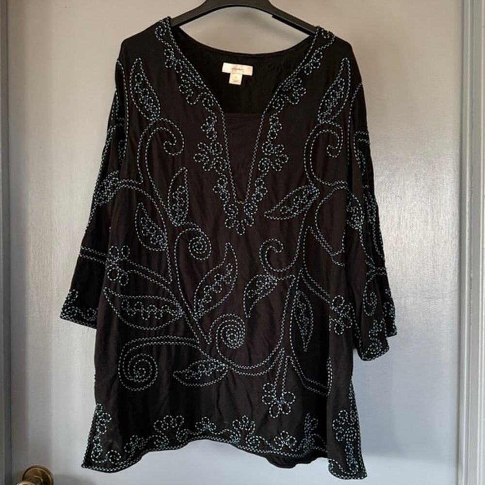 Women's Black Pullover Top CJ Banks sz 3X Blue Applique 3/4 Sleeves Tunic